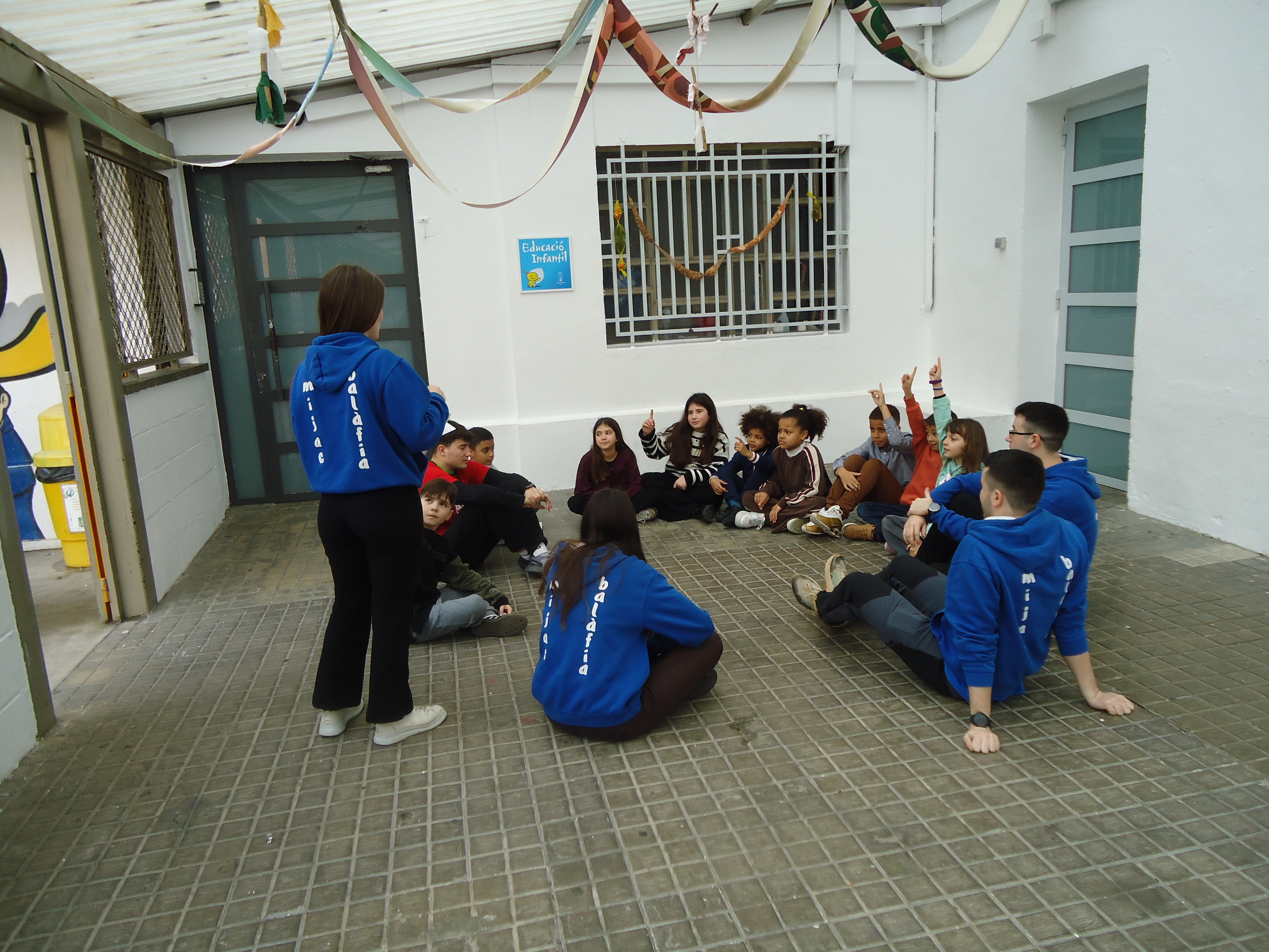 Trobada de famílies de catequesi amb activitats per a grans i petits