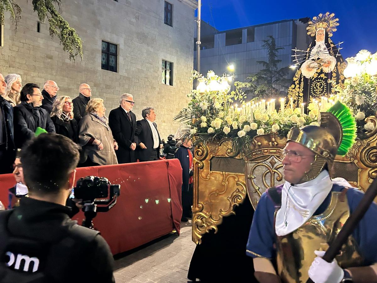 Fervor contra el vent a la processó dels Dolors